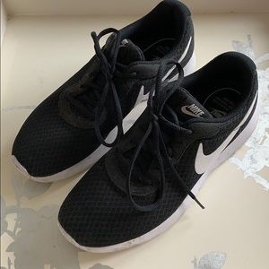 Women’s Nike sneakers 8.5
